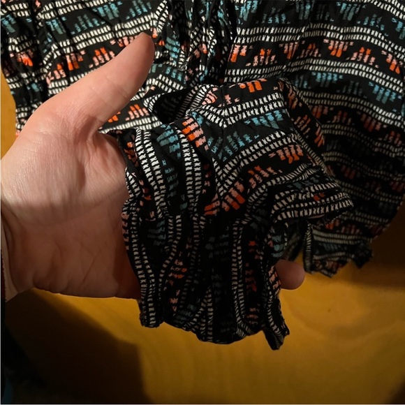 3/$15 Old Navy Chevron Striped Shorts Romper - Picture 3 of 7